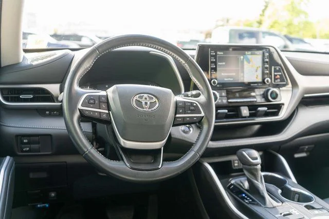Used 2022 Gray Toyota XLE image 16