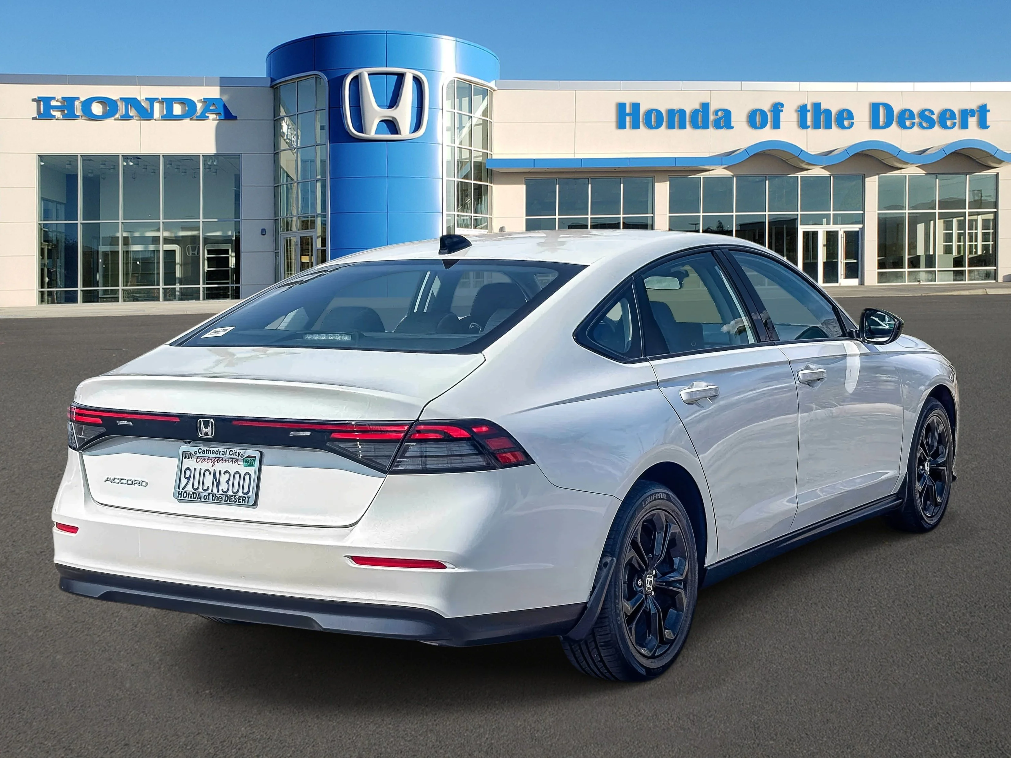 Certified Used 2025 Platinum White Pearl Honda SE image 6