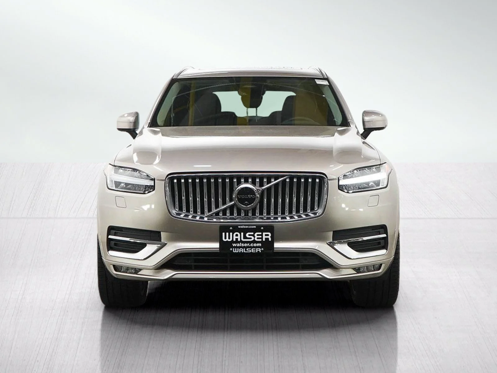 Used 2023 Dusk Metallic Volvo Plus image 8