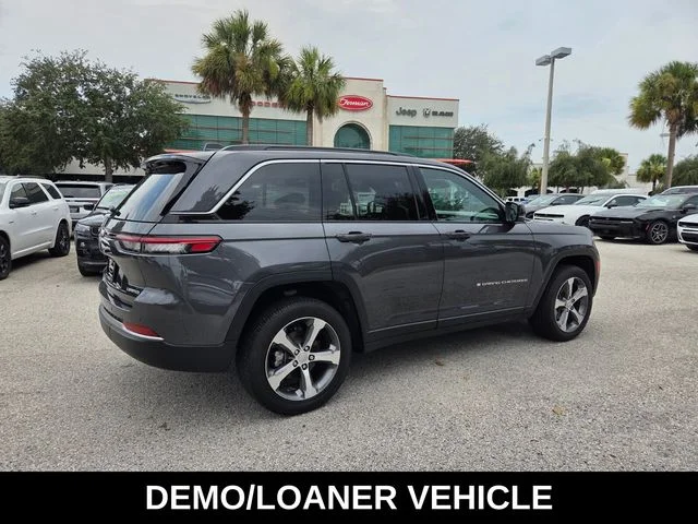 New 2026 Baltic Gray Metallic Clear-Coat Exterior Paint Jeep Limited image 12