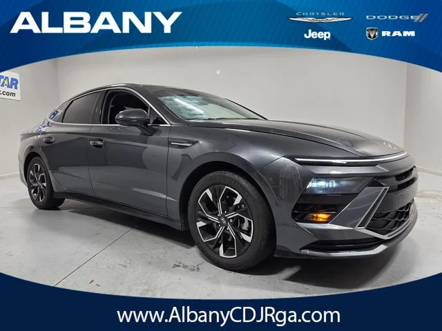 Used 2024 Gray Hyundai SEL image 1