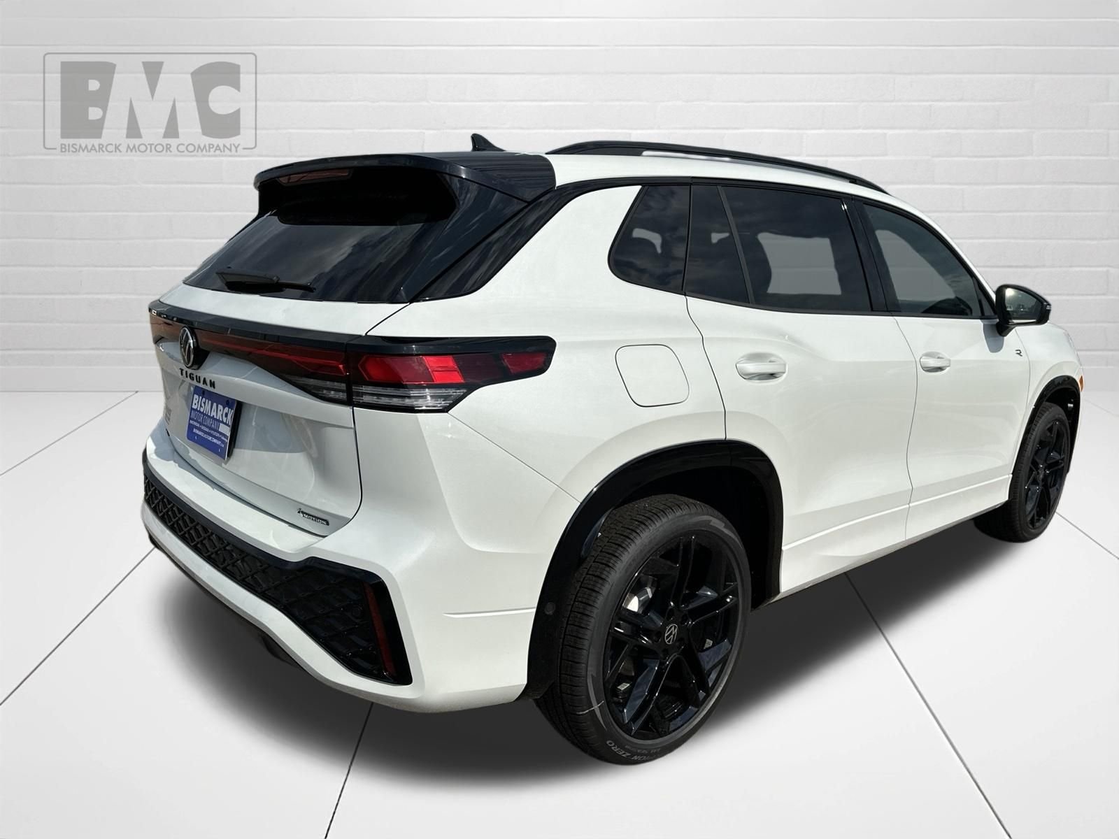 New 2026 White/off-white Volkswagen 2.0T SE R-Line Black image 3
