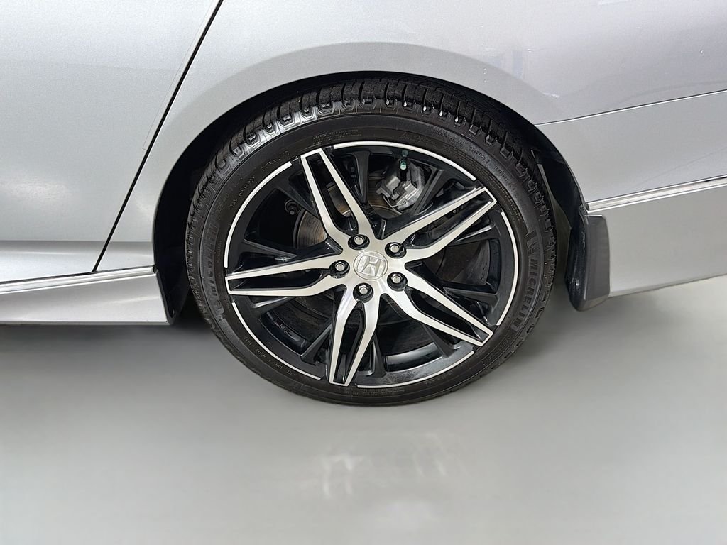 Used 2022 Lunar Silver Metallic Honda Touring image 32