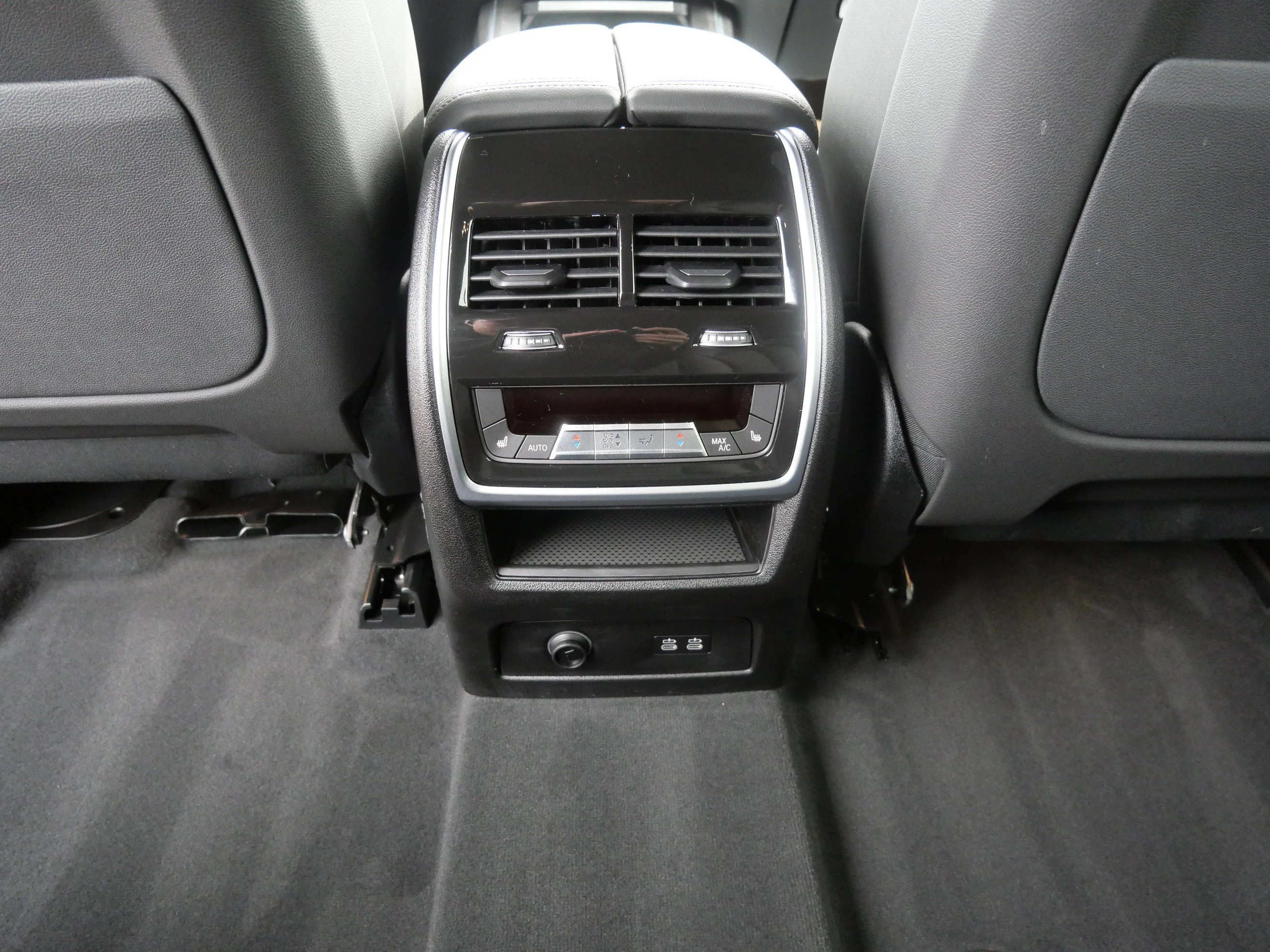 Used 2026 Carbon Black Metallic BMW xDrive40i image 17