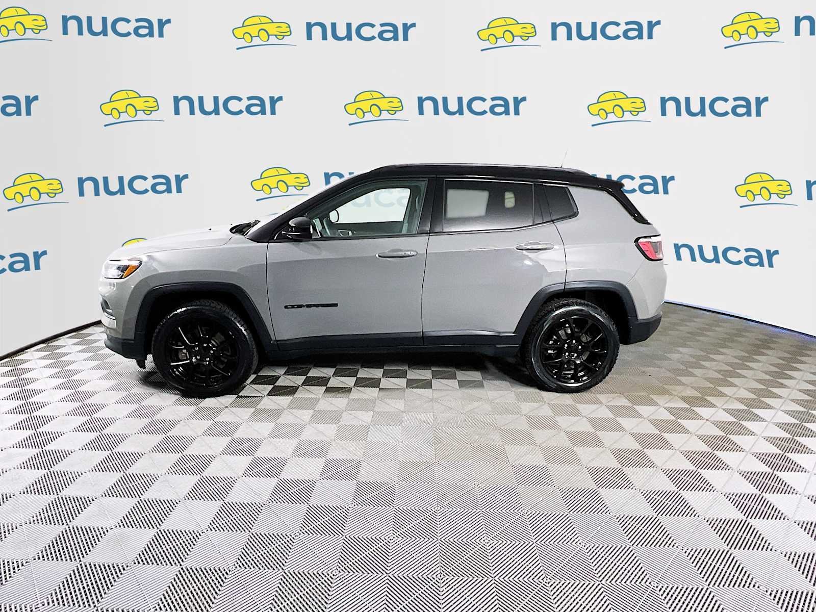 Used 2023 Sting-Gray Clearcoat Jeep Altitude image 4
