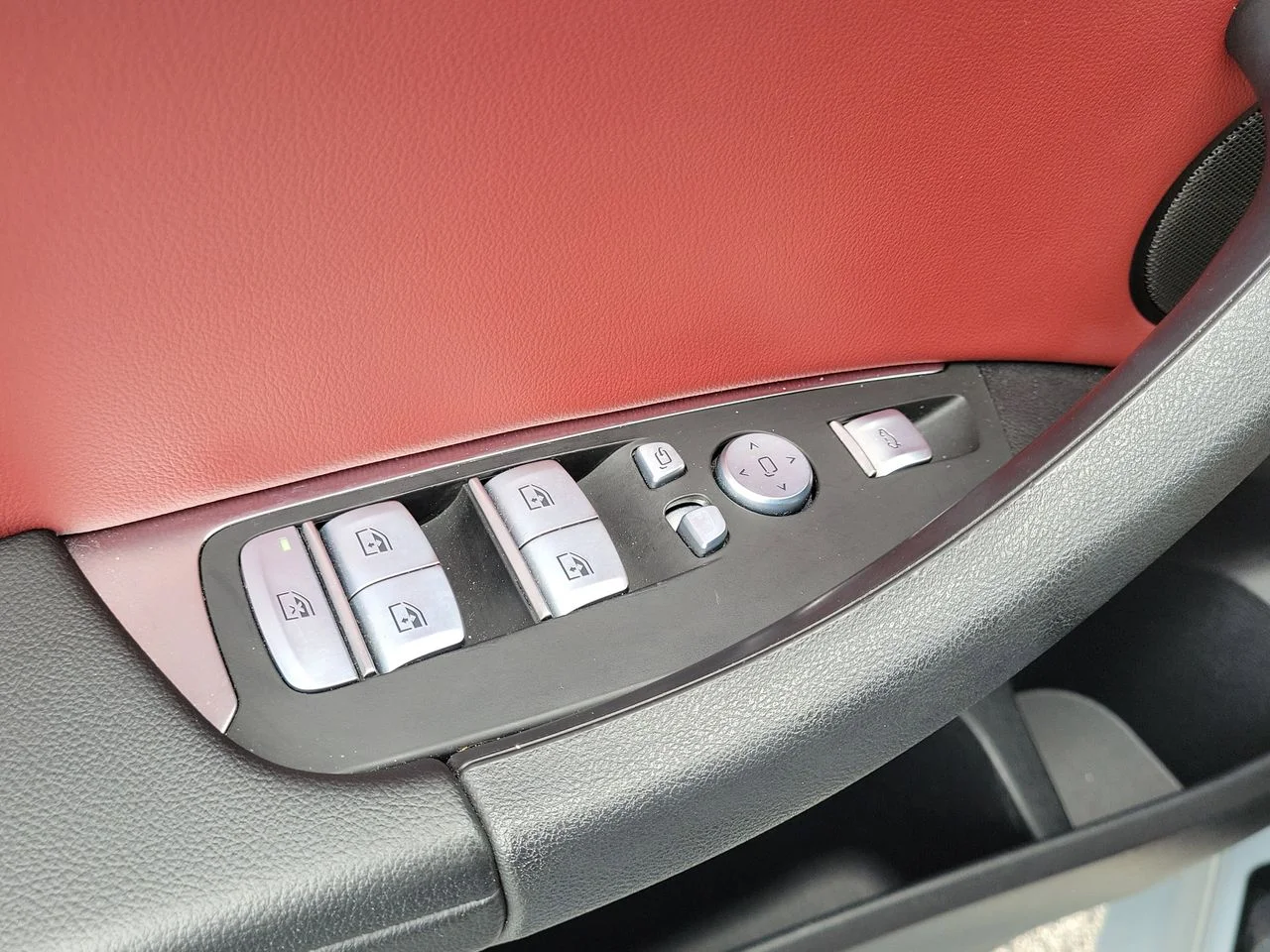 Used 2022 Gray BMW sDrive30i image 26