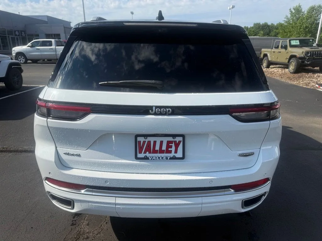 Used 2022 White Jeep Summit image 6