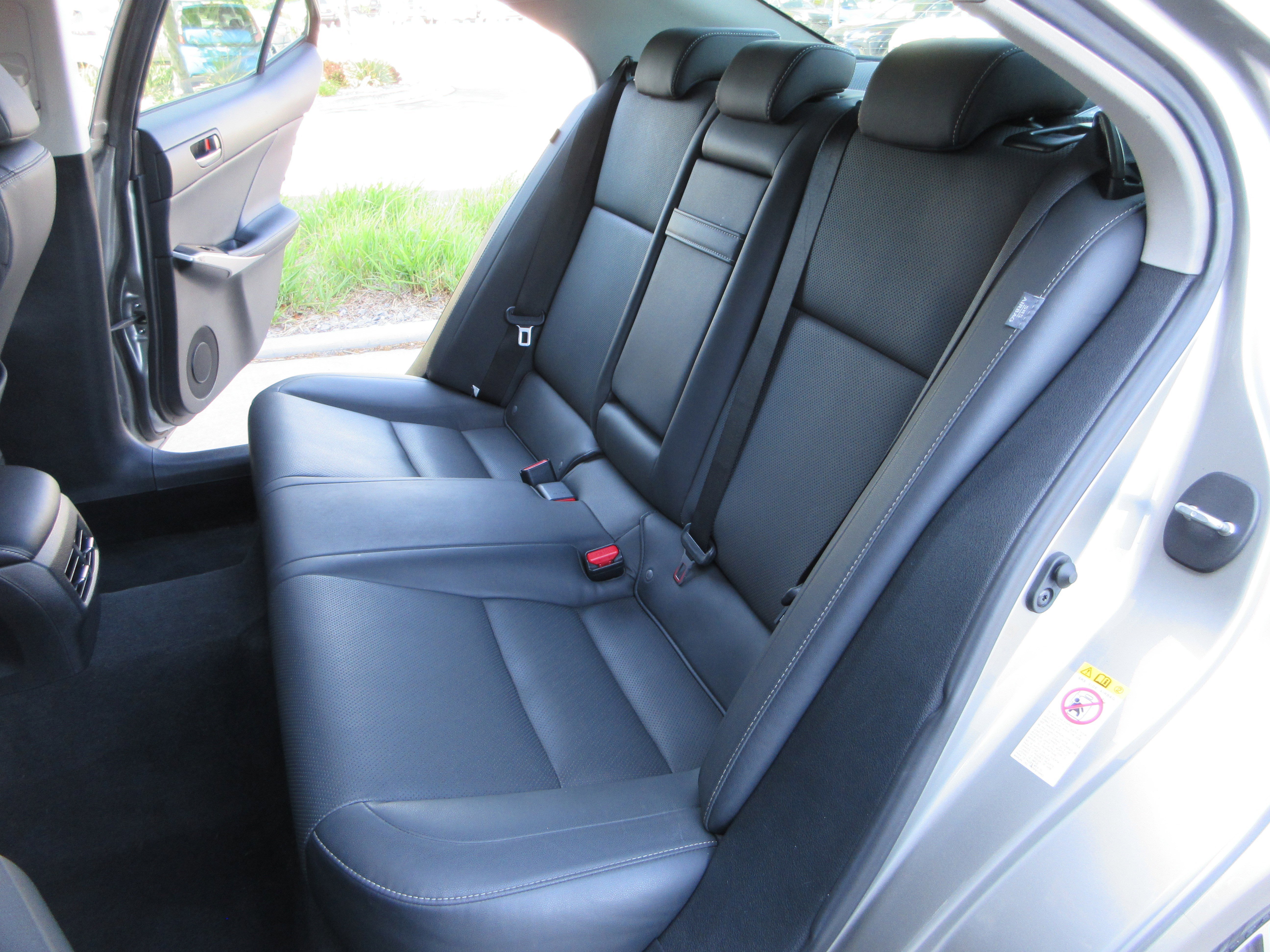 Used 2018 Atomic Silver Lexus 300 image 22
