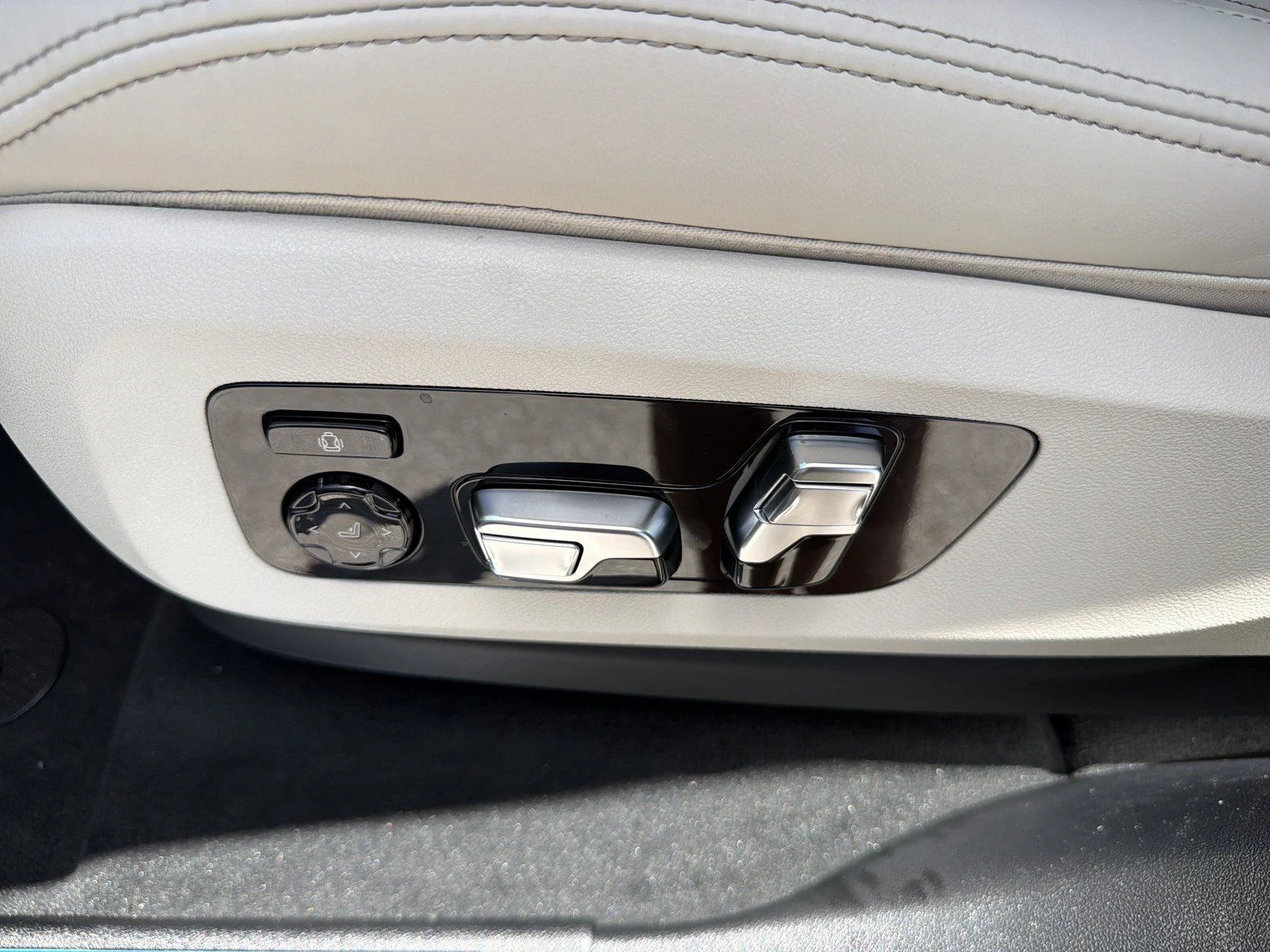 New 2026 Skyscraper Grey Metallic BMW xDrive40i image 26