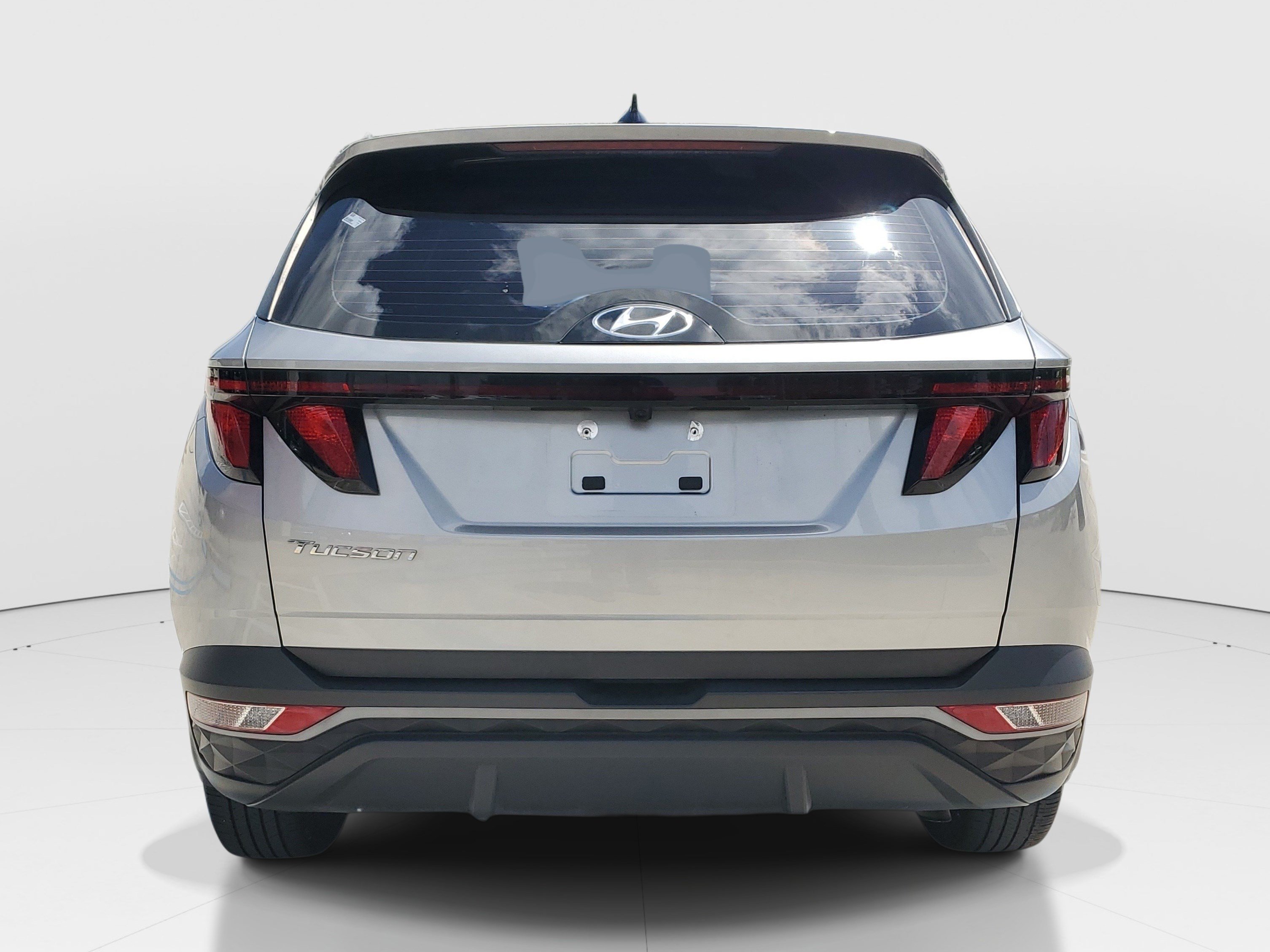 Used 2023 Shimmering Silver Hyundai SE image 5