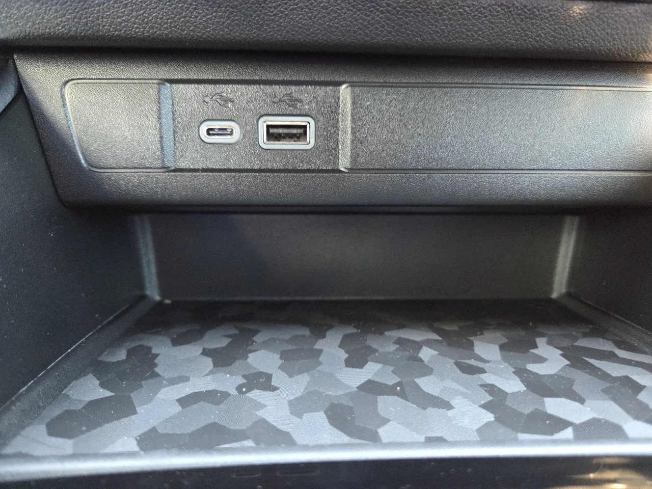 New 2026 Sterling Metallic GMC Elevation image 31