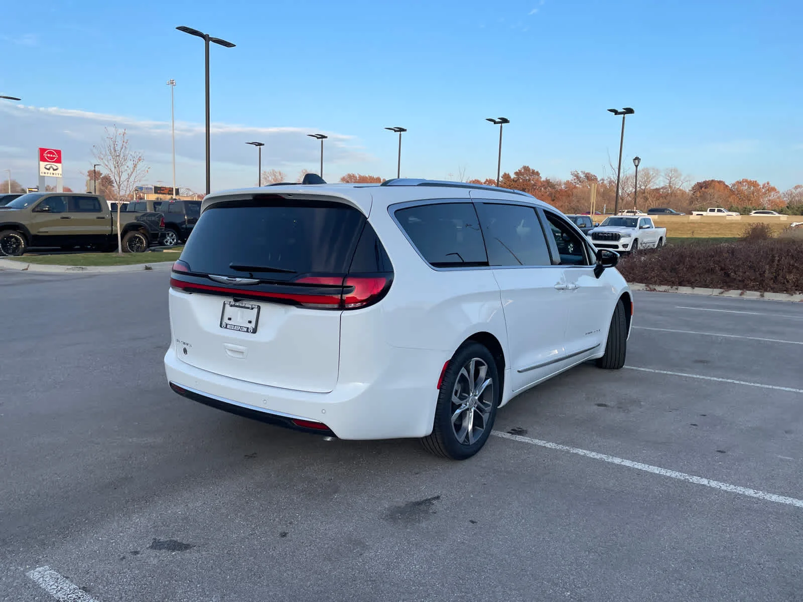 New 2026 Bright White Clearcoat Chrysler Pinnacle image 9