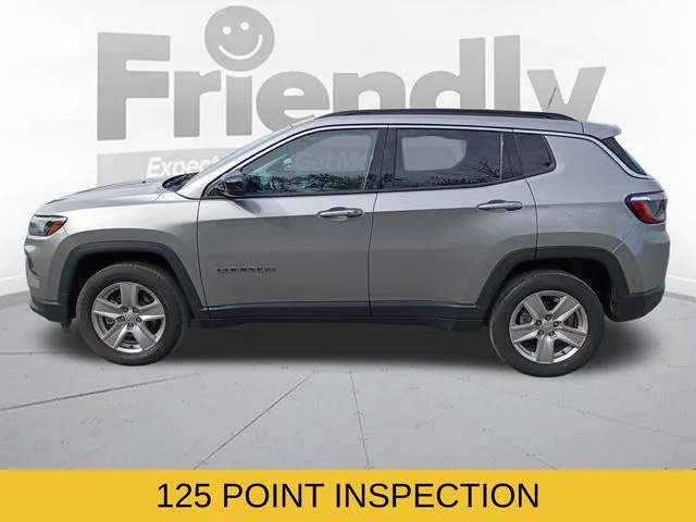 Used 2022 Silver Jeep Latitude image 9