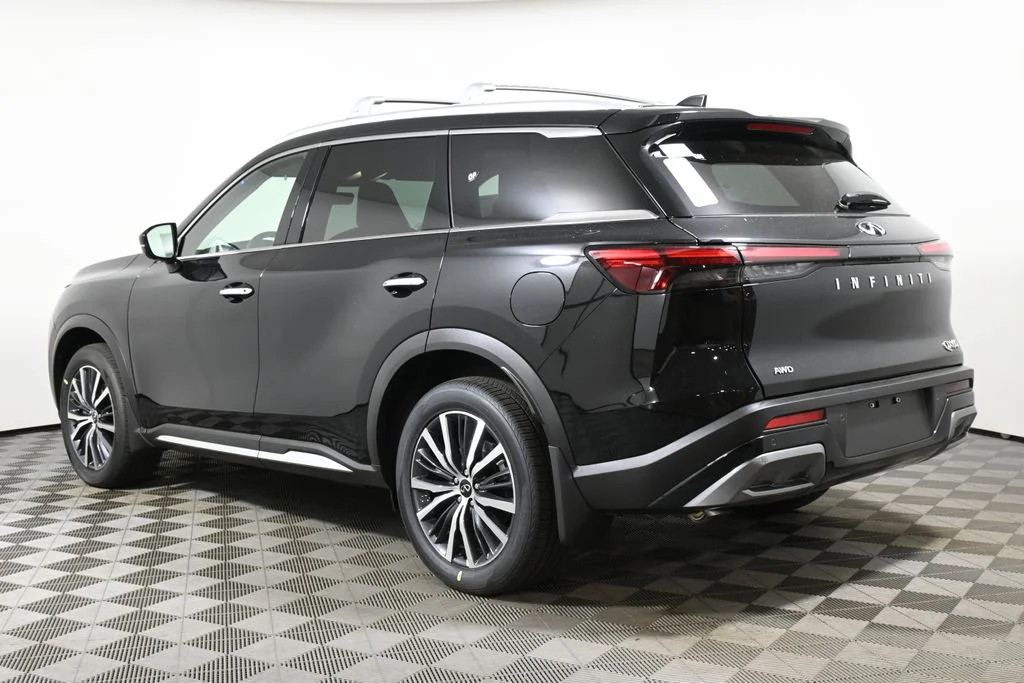 Used 2025 Black INFINITI Sensory image 5