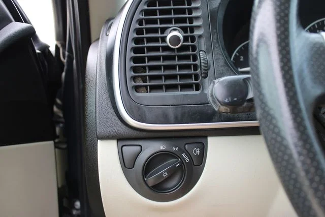 Used 2011 Black Saab Turbo4 image 11