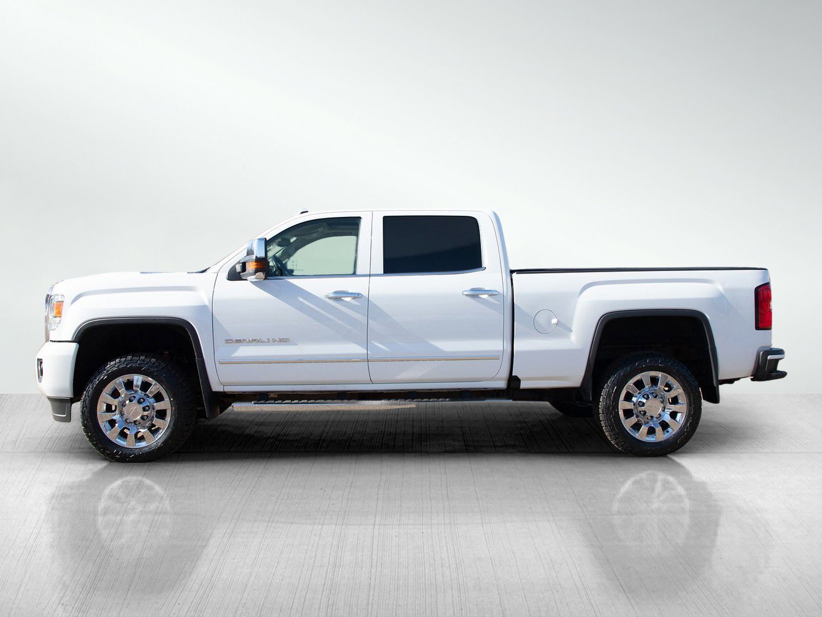 Used 2018 GMC Sierra 2500 Denali HD Denali with VIN 1GT12UEY4JF249579 for sale in Minneapolis, Minnesota
