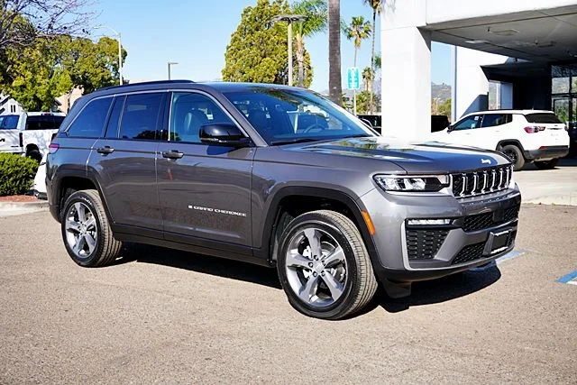 New 2026 Baltic Gray Metallic Clear-Coat Exterior Paint Jeep Limited image 6