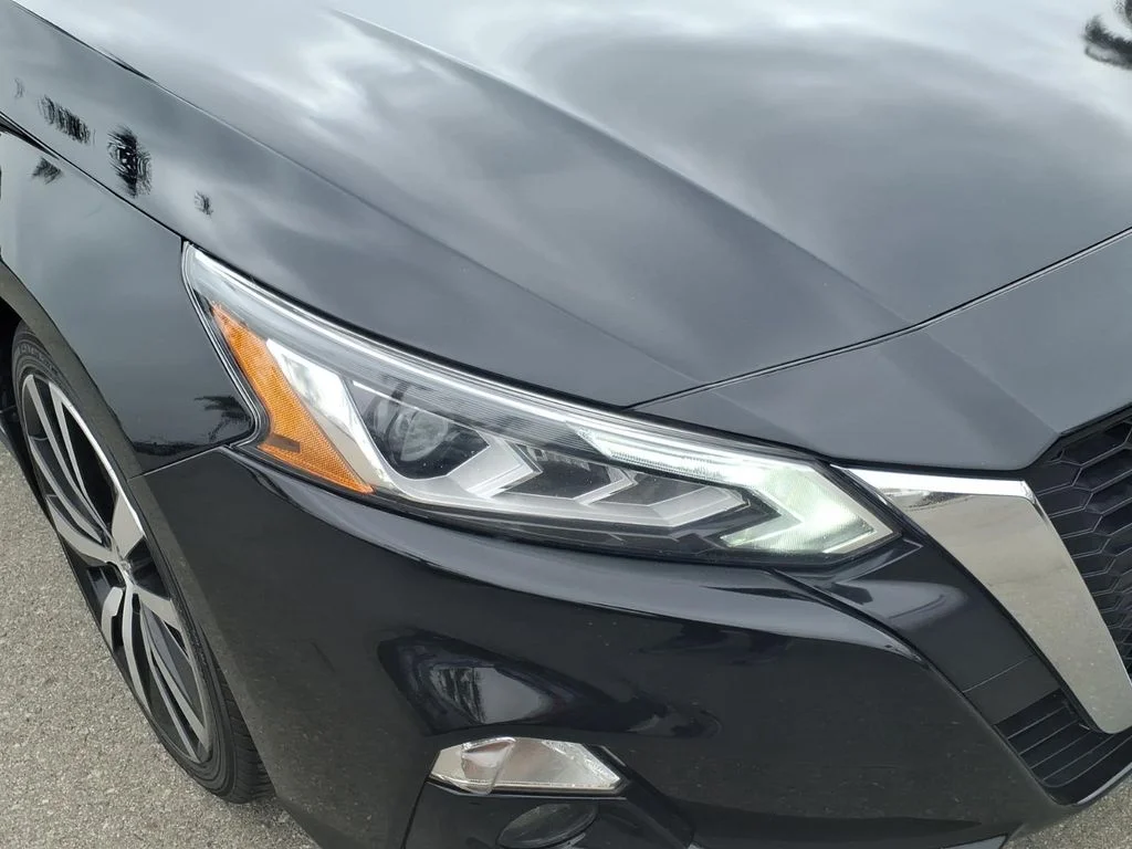 Certified Used 2022 Black Nissan 2.5 SL image 4