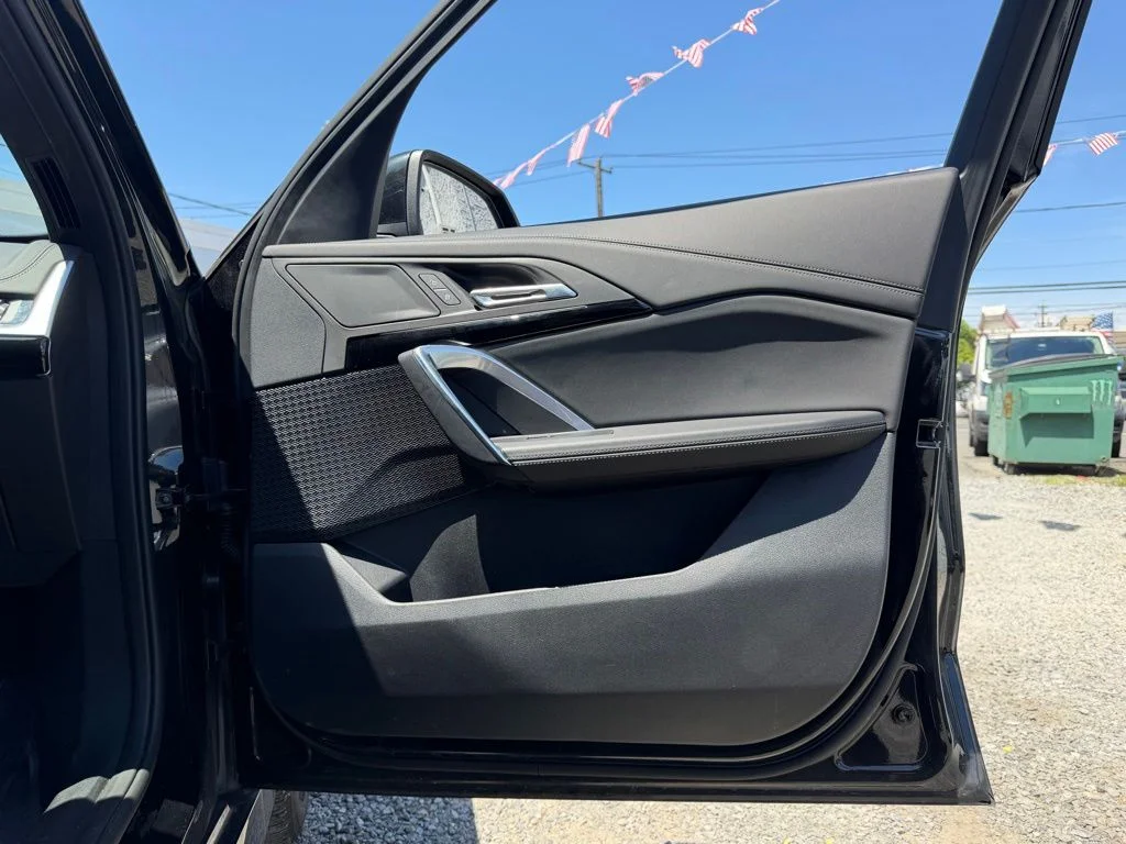 Used 2026 Black BMW xDrive28i image 10