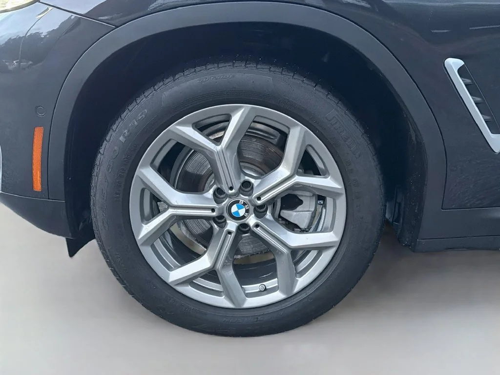 Used 2025 Gray BMW xDrive30i image 42