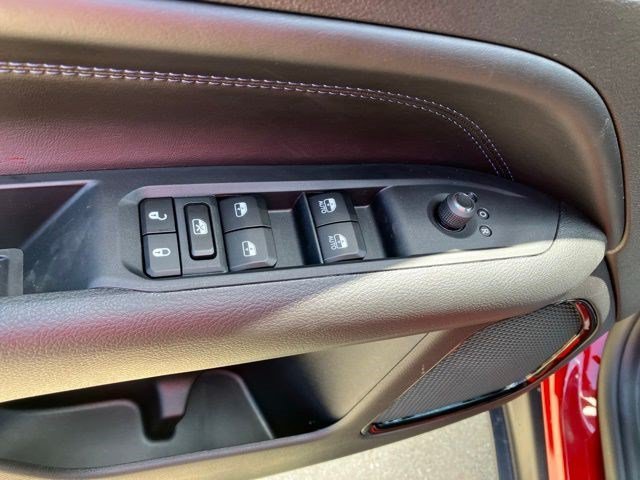 New 2026 Red Hot Pearlcoat Jeep Latitude Altitude image 9