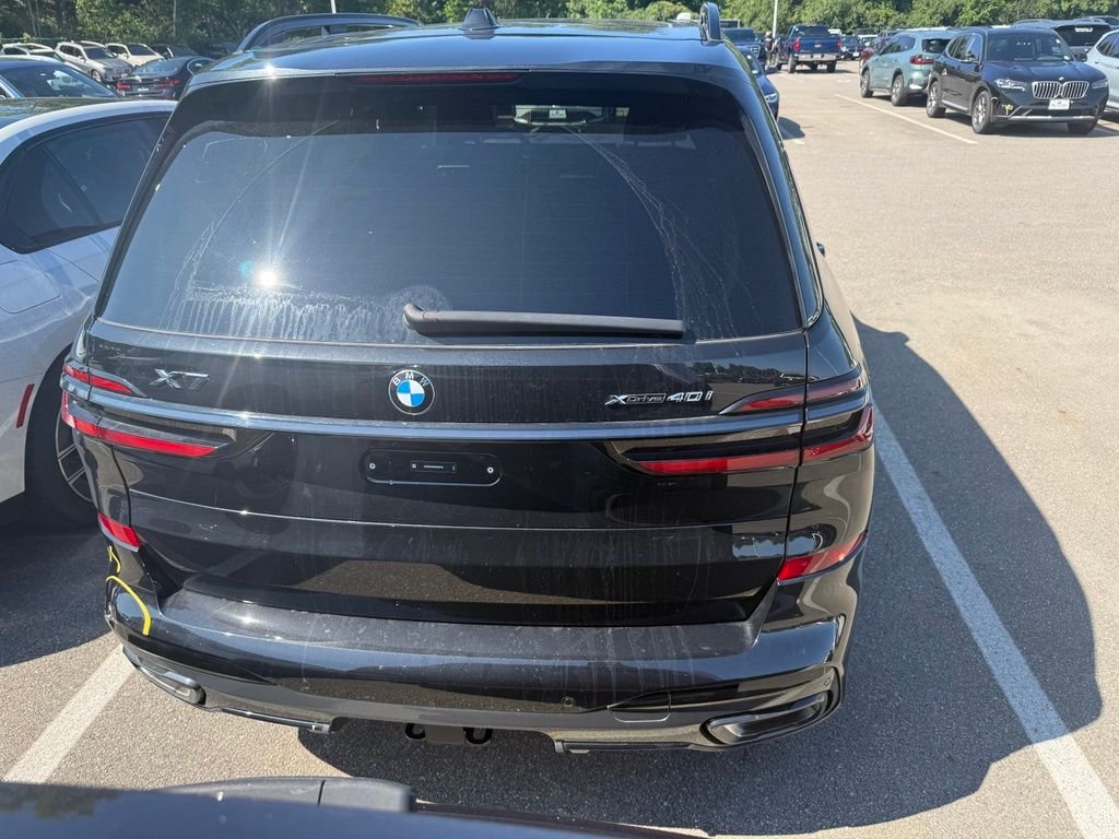 Used 2025 Black Sapphire Metallic BMW xDrive40i image 4