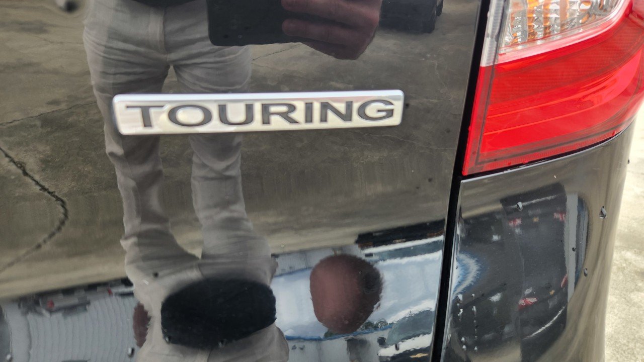 Used 2020 Black Honda Touring 8-Passenger image 9