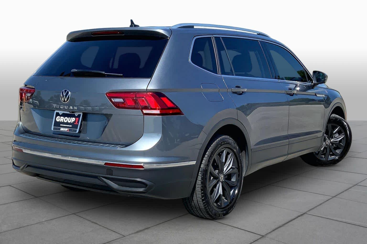 Used 2024 Platinum Gray Metallic Volkswagen SE image 13