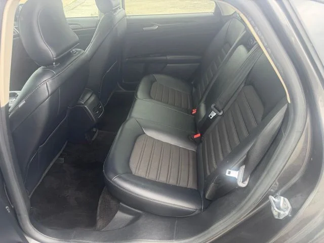 Used 2018 Magnetic Metallic Ford SE image 10
