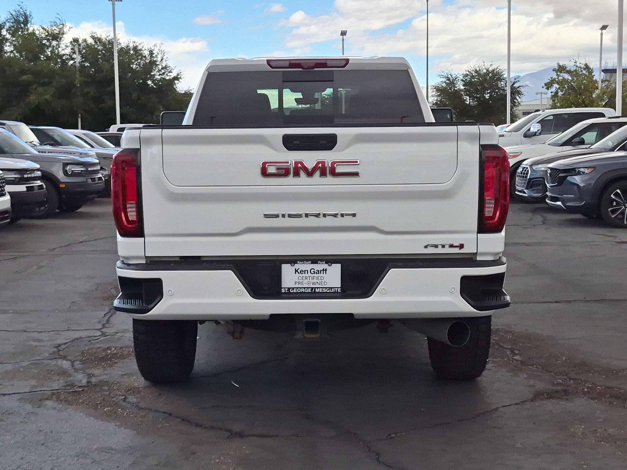 Used 2022 Summit White GMC AT4 image 4