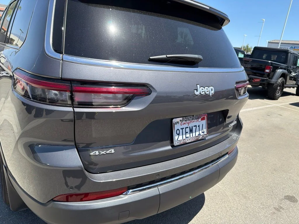 Used 2025 Gray Jeep Laredo X image 12