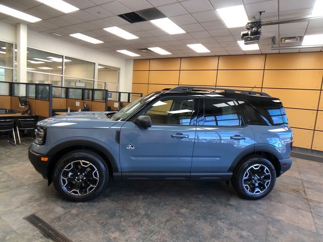 New 2026 Azure Gray Metallic Tri-Coat Ford Outer Banks® image 4