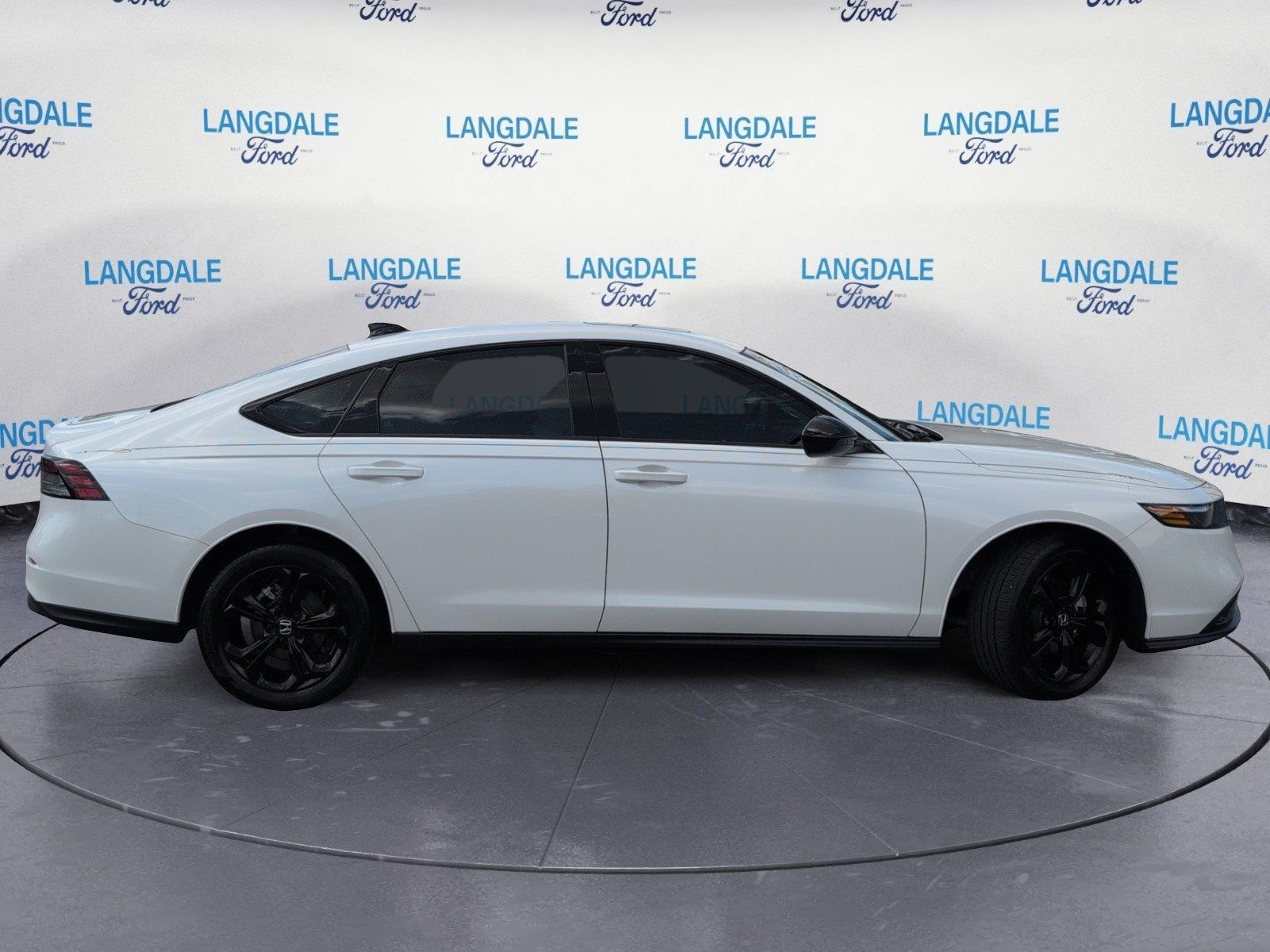 Used 2025 White Honda SE image 3