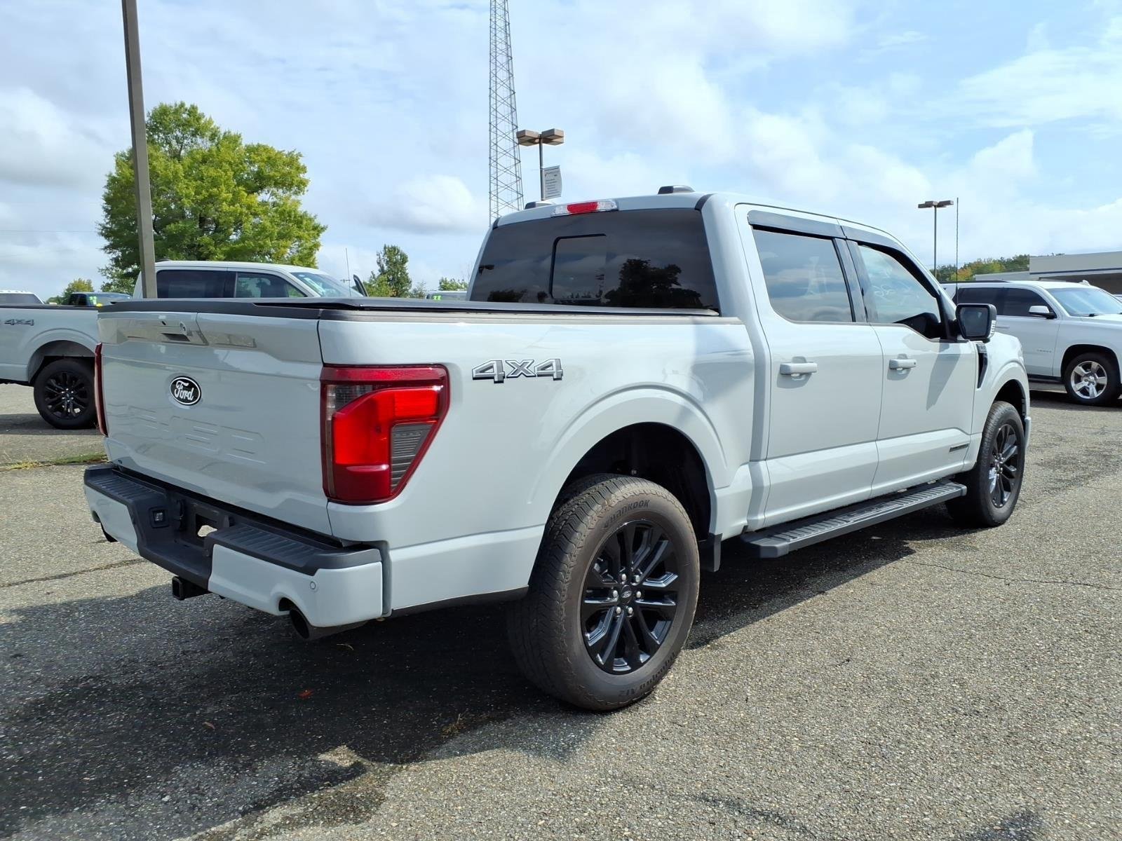 Used 2024 Avalanche Ford XLT image 6