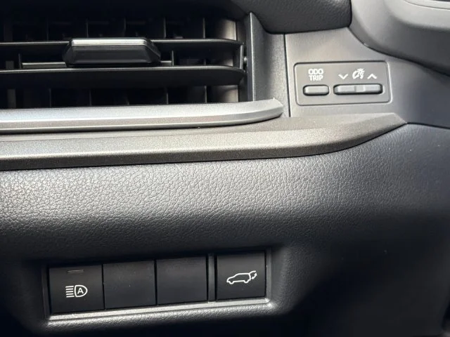 New 2026 Wind Chill Pearl <sup>1</sup> Toyota  XLE image 24