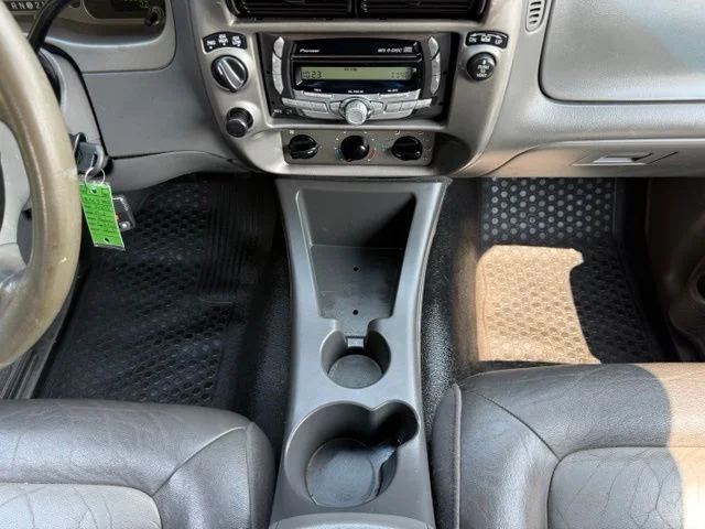 Used 2005 Black Clearcoat Ford Adrenalin image 23