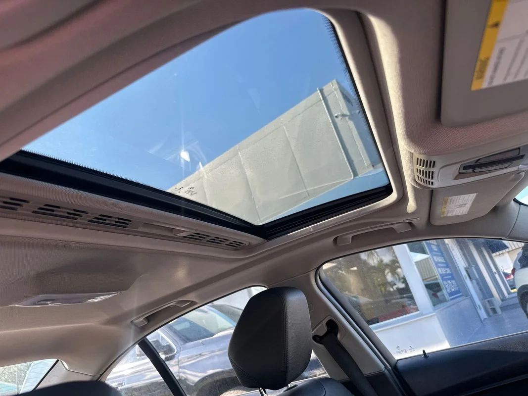 Used 2014  BMW xDrive image 33