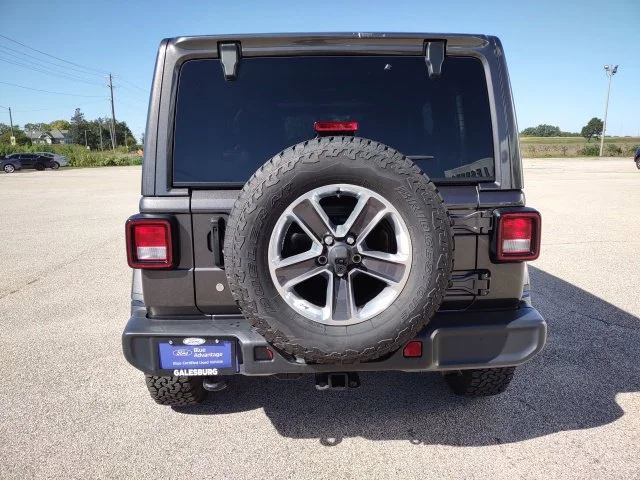 Certified Used 2019 Granite Crystal Clearcoat Metallic Jeep Unlimited Sahara image 4