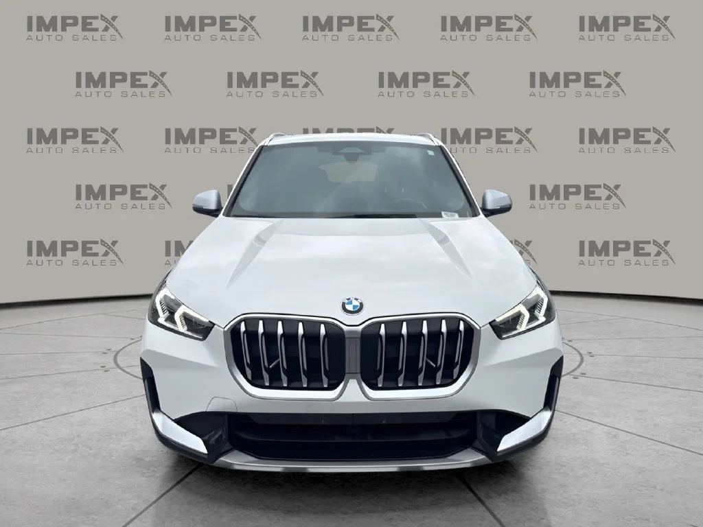 Used 2023 White BMW xDrive28i image 8