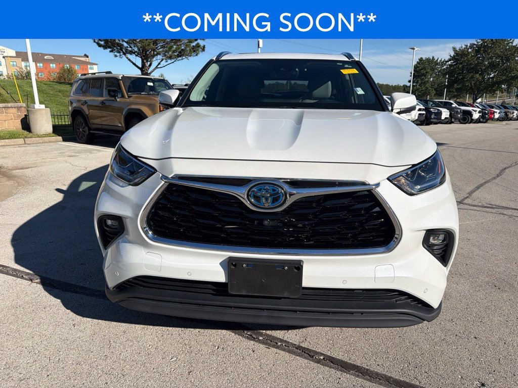 Used 2022 Toyota Highlander Limited with VIN 5TDXBRCH1NS537897 for sale in Kansas City
