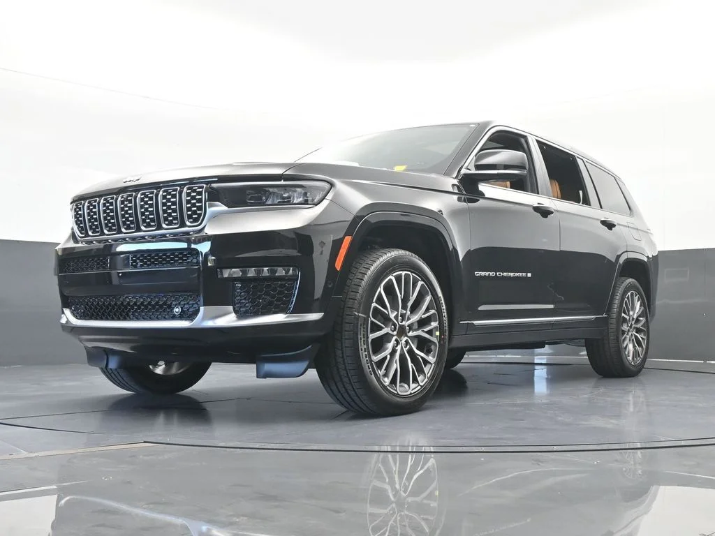 New 2025 Diamond Black Crystal Pearl-Coat Exterior Paint Jeep Summit image 55