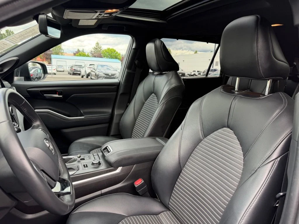 Used 2021 Midnight Black Metallic Toyota XSE image 15