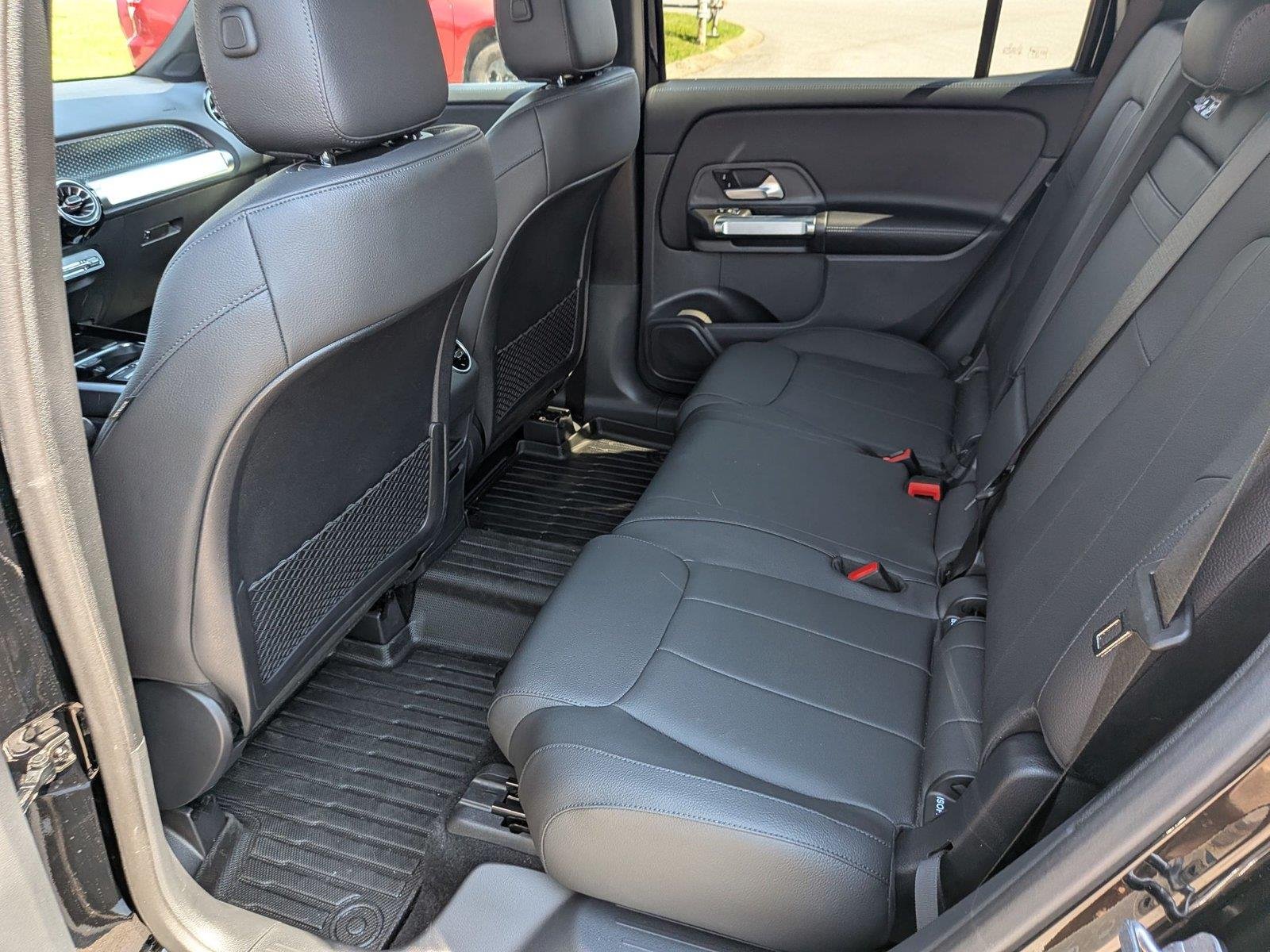 Used 2025 Night Black Mercedes-Benz GLB 250 image 31