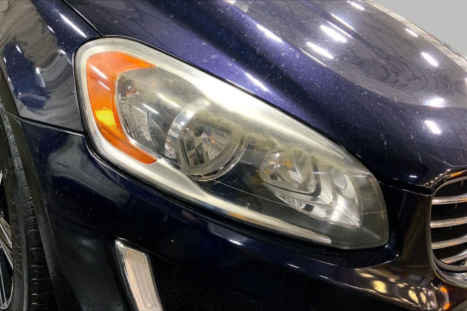 Used 2017 Magic Blue Metallic Volvo Dynamic image 28