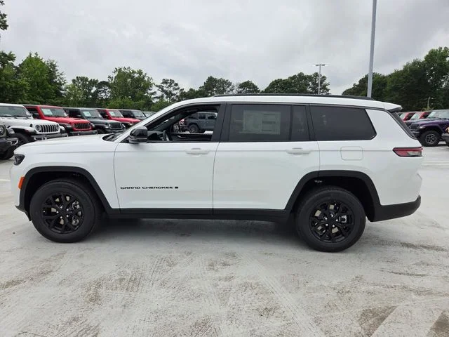 New 2026 Bright White Clear-Coat Exterior Paint Jeep Altitude image 4