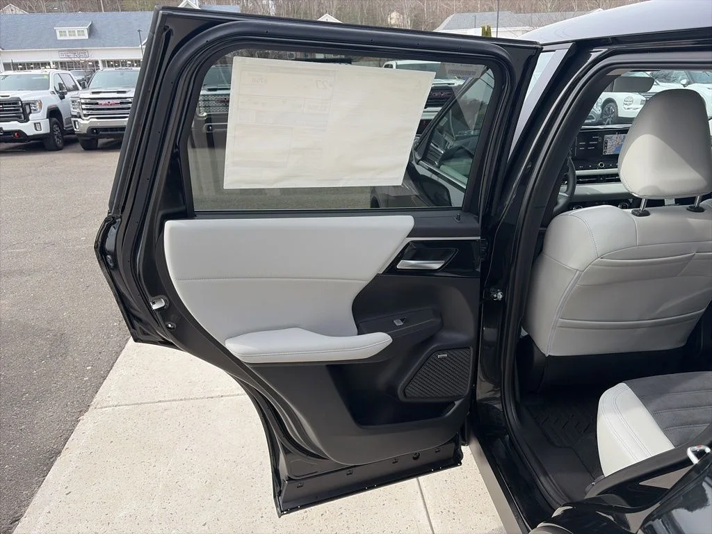New 2026 Black Mitsubishi SE image 43