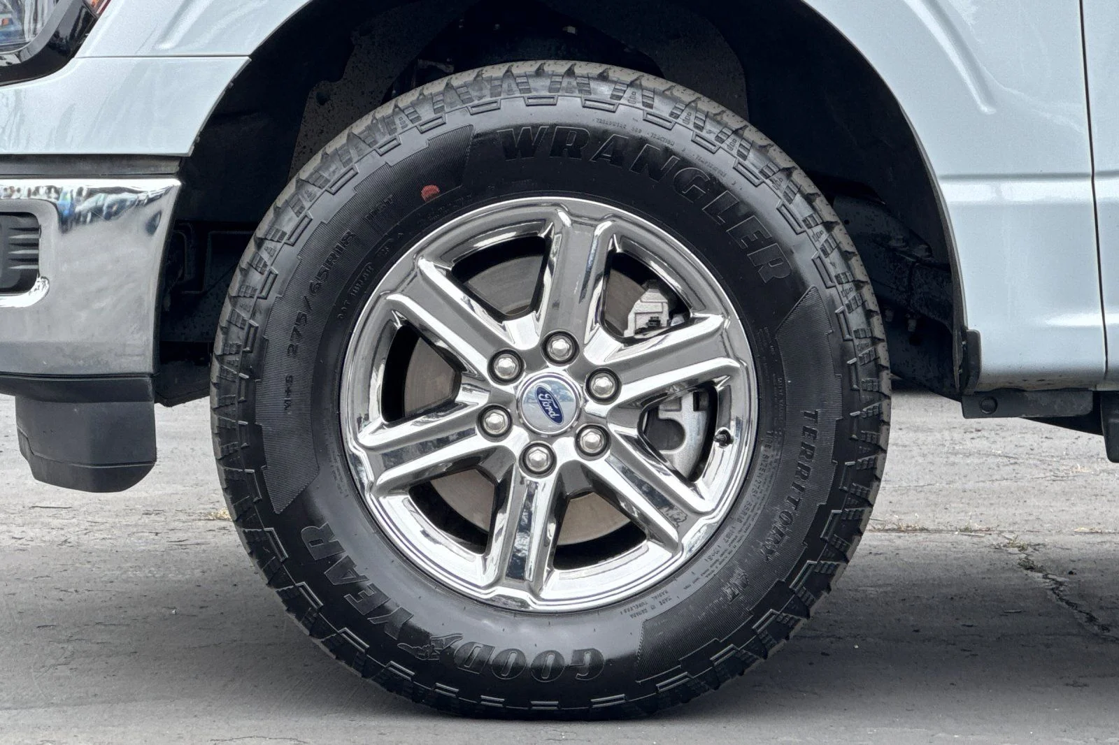 Certified Used 2025 White Metallic Ford XLT image 33