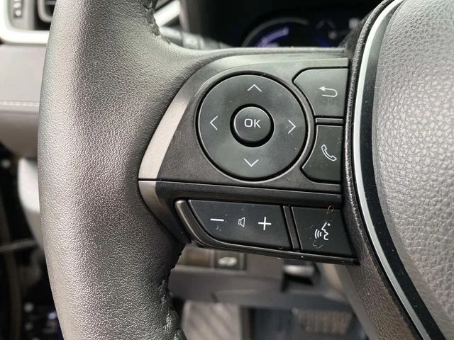 Used 2024  Toyota XLE Premium image 18