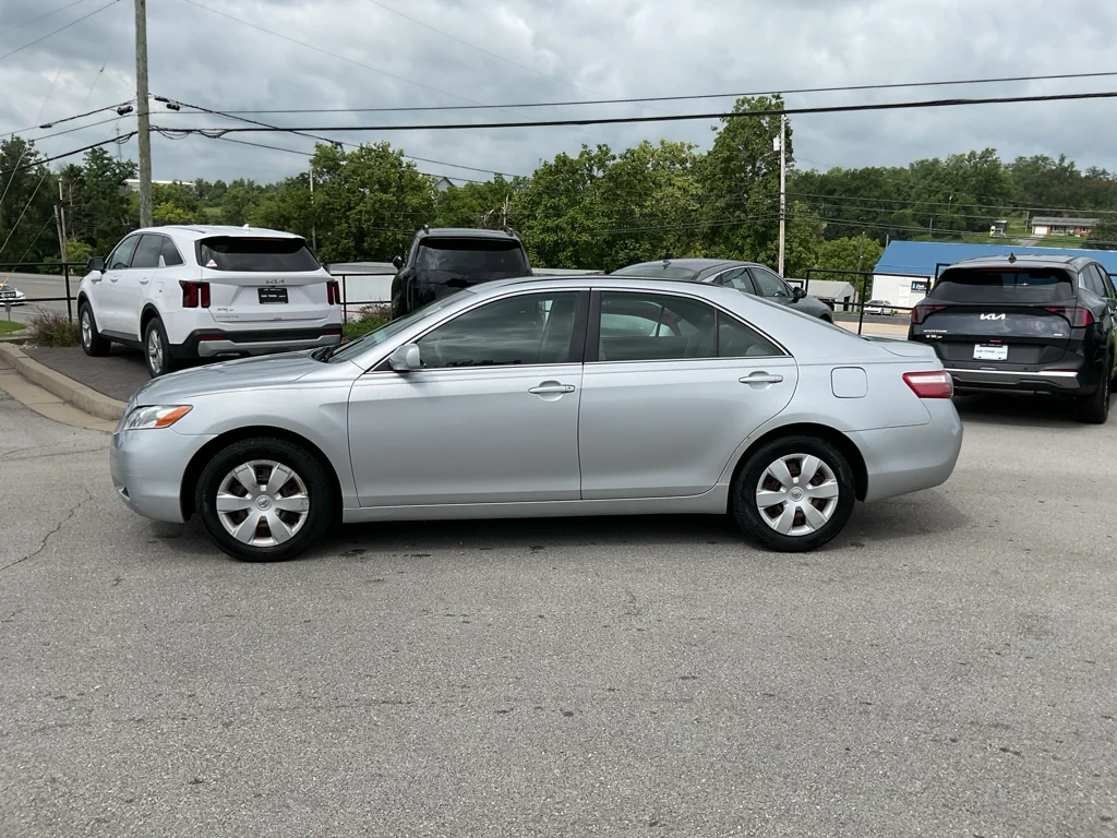 Used 2007 Titanium Metallic Toyota LE image 5