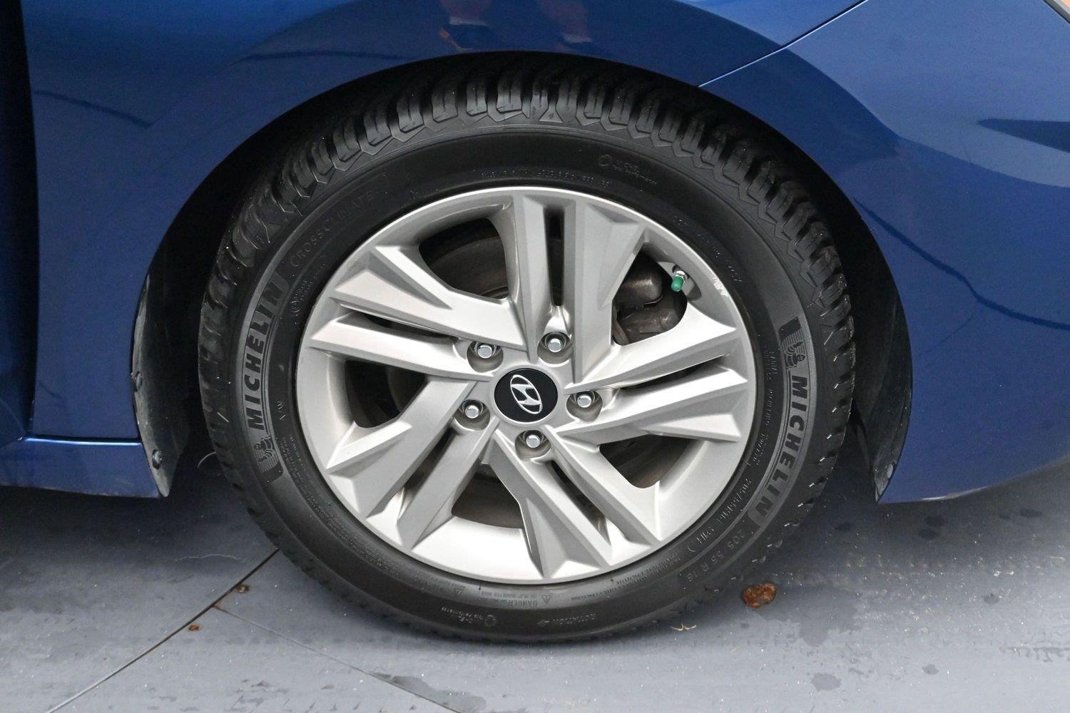 Used 2020 Lakeside Blue Hyundai Value Edition image 32